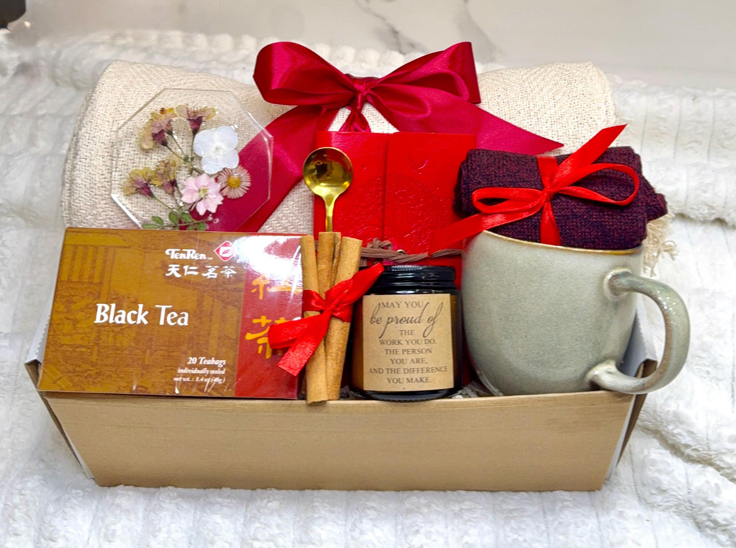 Fall Gift Basket, Best Gift Baskets: Cotton Blanket, Leather Notebook & Tea