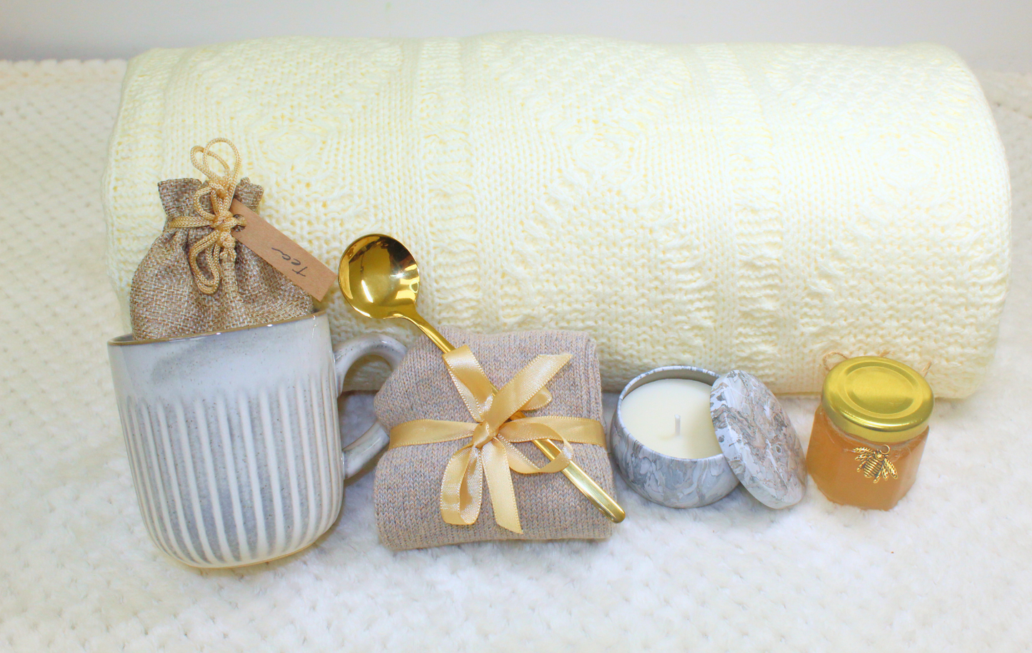 Classy gift basket for Women, Gift with Cosy Cotton Blanket