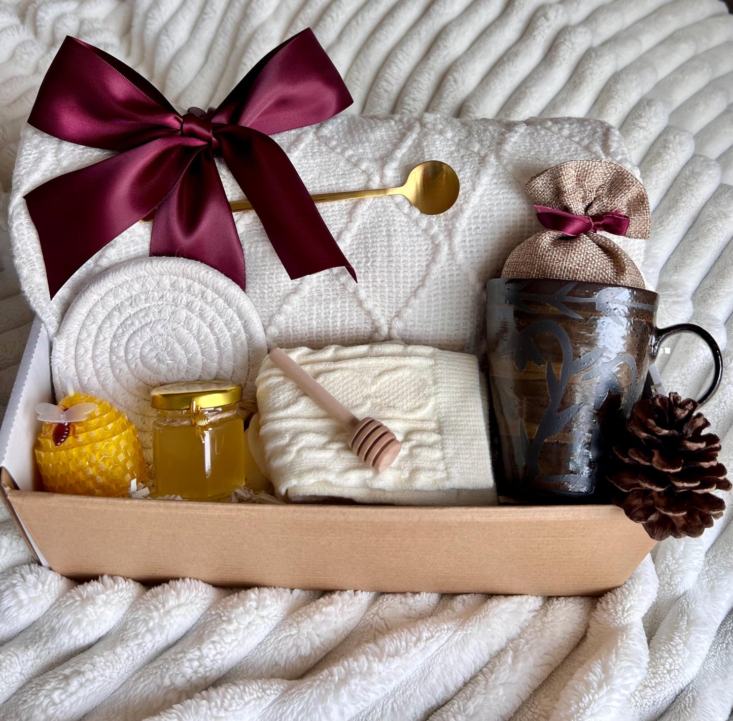 Autumn Cozy Gift Box: Cotton Blanket, Tea & Soy Candle - Thank You Gift